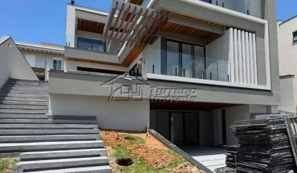 Linda casa no Urbanova com 495m² de construção