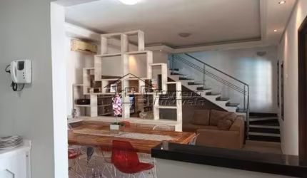 Casa com 5 dormitórios em excelente localização no Jardim das Industrias