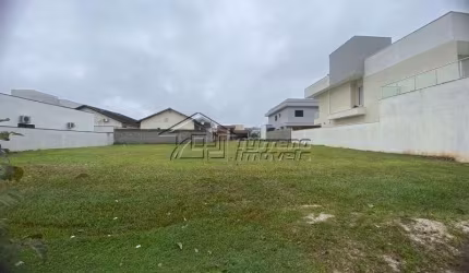 Terreno com 300m² em condomínio de alto padrão em Caçapava