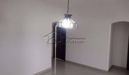 Casa à venda em Jacareí com terreno de 426m²