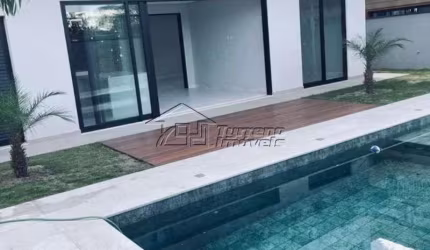 Casa em condomínio de alto padrão no Urbanova