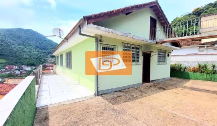 Petrópolis, São Sebastião, RJ- Casa &#224; venda com 3 quartos + anexo + piscina + solário + churrasqueira.