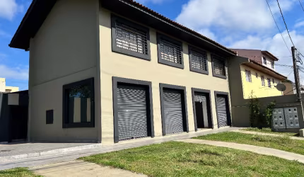 Excedlente Imóvel Comercial de Esquina no Cajuru com 4 Lojas e 4 Salas!