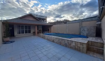 Casa Térrea Isolada em Alto Padrão à 100m da praia