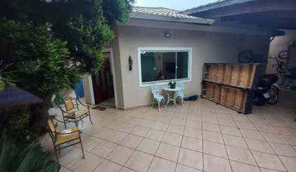 Casa Térrea Isolada em alto padrão de 143m2 com 03 suítes à 400m da praia