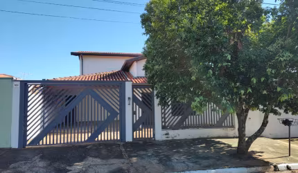 Casa para Venda em Holambra, Jardim das Tulipas, 4 dormitórios, 2 suítes, 3 banheiros, 2 vagas