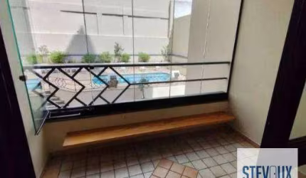 Apartamento com varanda e lazer em rua tranquila