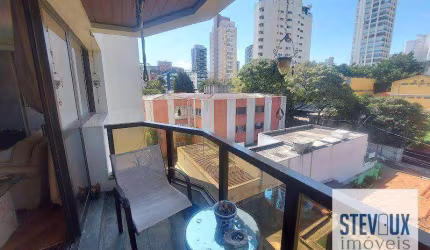 Apartamento a venda na Vila Olímpia com varanda e lazer.