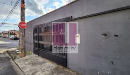 Casa assobradada com ponto comercial agregado