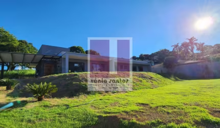 Moderna casa no condomínio Chácaras Cataguá