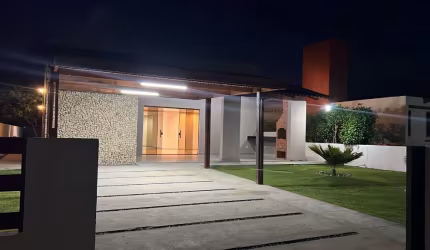 Casa de alto padrão em condomínio-fazenda