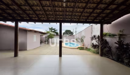 VENDO CASA RESIDENCIAL - CRIMEIA -LESTE