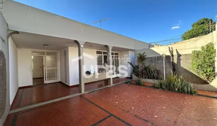 Casa com 4 quartos em localização privilegiada no Setor Sul