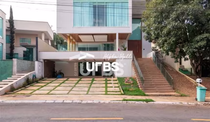 SOBRADRO 4 SUITES - Condomínio do LAGO - área construída de 480 m²