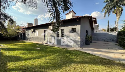 Casa comercial à venda próximo ao Parque Vaca Brava