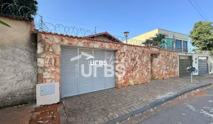 0 - Casa 4 quartos, sendo 2 suítes