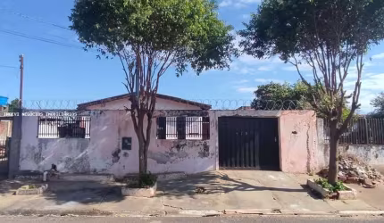 Casa para Venda em Álvares Machado, PARQUE DOS PINHEIROS, 3 dormitórios, 2 banheiros, 2 vagas