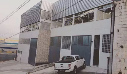 Galpão para Locação em Santana de Parnaíba, Recanto Sombra do Ipê, 4 banheiros, 4 vagas