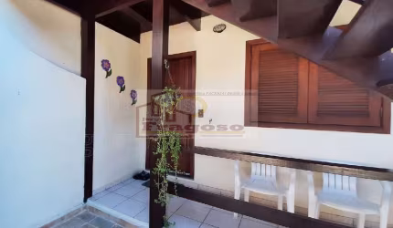 Imperdível casa em condomínio à venda em Cabo Frio-RJ, no Braga: 2 quartos, 1 suíte, 1 sala, 2 banheiros, 2 vagas de garagem, 87m².