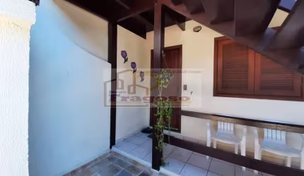 Imperdível casa em condomínio à venda em Cabo Frio-RJ, no Braga: 2 quartos, 1 suíte, 1 sala, 2 banheiros, 2 vagas de garagem, 87m².