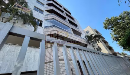 Cobertura de alto padrão com 3 suítes e vista para o mar em Cabo Frio - Vila Nova: 2 salas e garagem.