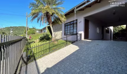 Casa com 3 quartos, Bom Retiro, Joinville - R$ 769 mil, Cod: 158