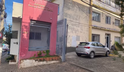 VENDO APARTAMENTO COM EXCELENTE LOCALIZAÇÃO.