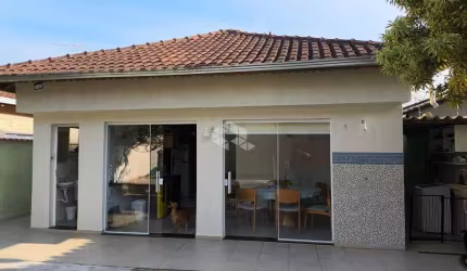 CASA ISOLADA, 02 DORMS. PISCINA, ÁREA GOURMET, 04 VAGAS, MÓVEIS PLANEJADOS. REAL, PRAIA GRANDE SP.