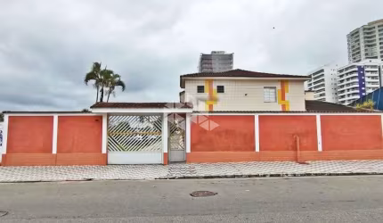 OPORTUNIDADE!!! KITÃO TOTALMENTE REFORMADO, C/ 40,00 ÁREA ÚTIL, 01 VAGA, CANTO DO FORTE, PRAIA GRANDE SP.
