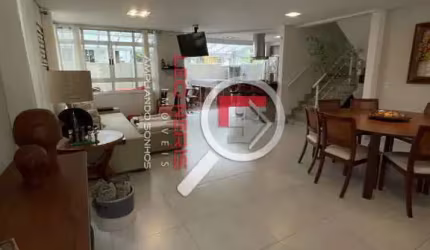 Linda Casa em Condomínio Fechado