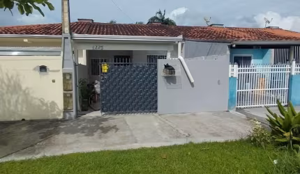 Excelente Casa próxima ao Mar em Praia de Leste