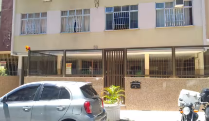 FONSECA - Excelente apartamento de 2 quartos. Rua Antônio Silva.