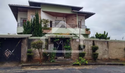 EXCLUSIVIDADE! CASA ESPAÇOSA E SOFISTICADA NO CORAÇÃO DE BH!