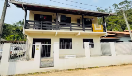2 Casas com 3 dormitório cada