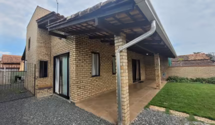 CASA A VENDA 2 DORMITÓRIOS- PENHA/SC