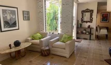 Casa para venda com 450 metros quadrados com 5 quartos
