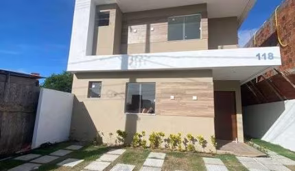 Casa com 4 quartos em condomínio