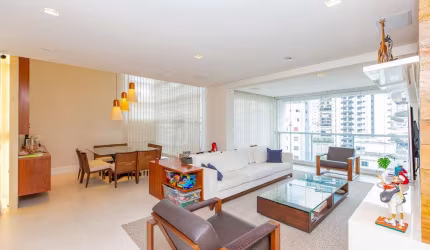 Apartamento tipo para venda com 3 quartos, sendo 3 suítes, 240m²