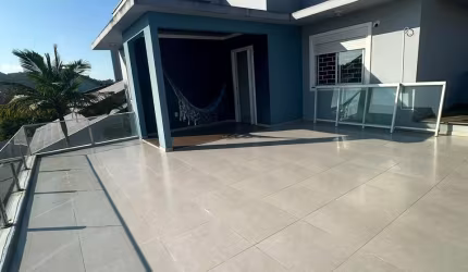 Casa de alto padrão no centro de Penha SC
