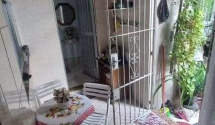 CASA COM 3 QUARTOS, VARANDA E TERRAÇO!