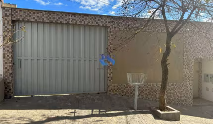 Compre Casa Geminada em Ribeirão Das Neves