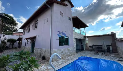 Casa de três quartos no Bairro Santa Amélia