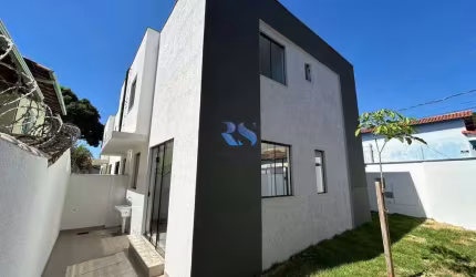 Casa geminada a Venda de três quartos no Bairro Candelária em Belo Horizonte/MG