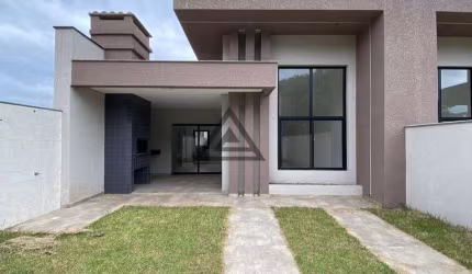 CASA COM 03 DORMITÓRIOS E PISCINA!