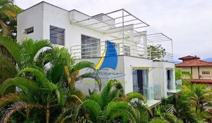 Imperdível! Casa de luxo à venda em Ilhabela-SP, bairro Siriuba: 3 suítes, 2 salas, 5 banheiros, vista para o mar, 409m².