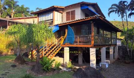 CASA CHARMOSA EM BAIRRO NOBRE DE ILHABELA -