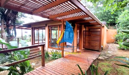 CASA ESTILO FAZENDA RODEADA PELA NATUREZA