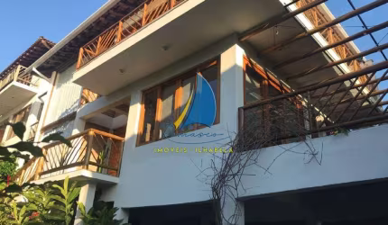 CASA EM CONDOMÍNIO NA COSTEIRA - VISTA PARA O MAR.