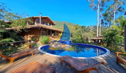 CASA ESTILO RÚSTICO LUXO - LOCAL DE PAZ E TRANQUILIDADE - PRÓXIMO DO CENTRO