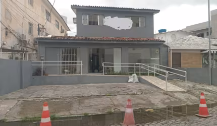 Alugo casa para comércio na  ilha do leite Recife PE.